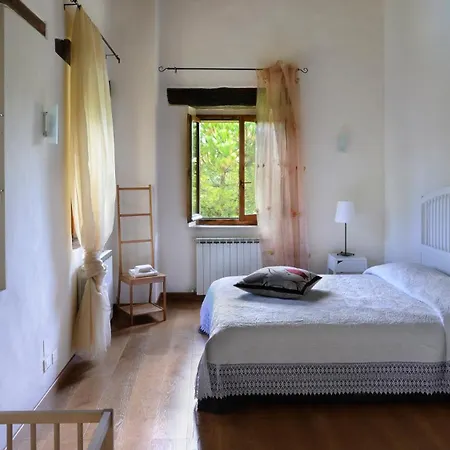 Villa Luce Tra I Faggi 8, Emma Montemaggiore al Metauro